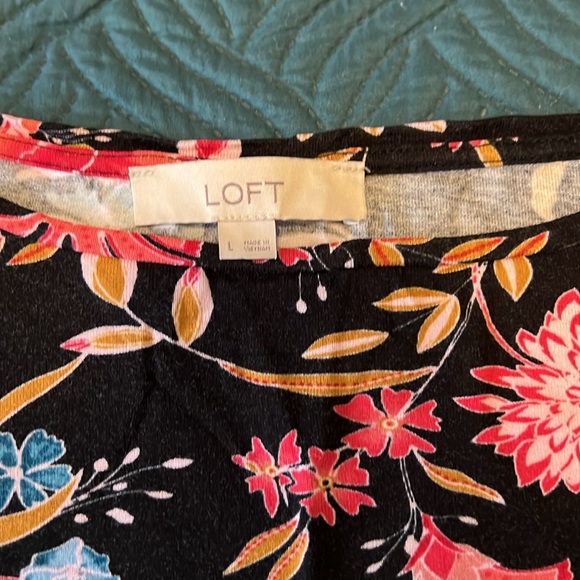 Loft Black Floral Top Size Large - Picture 2 of 6